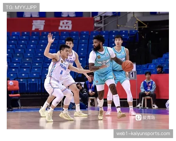 青岛男篮全华班展现统治力 两连胜后登顶积分榜